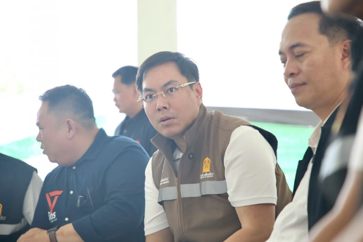 "สส.ฉัตร" พรรคส้มตบมือรัวๆ "รมช.อัครนันท์" สปิริตแรงลงโคราชแก้ตึกเรียนทรุด