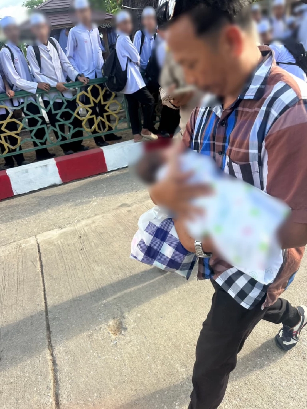 คนร้ายแต่งหนญิงคลุมฮิญาบ ยิงดาบตร. เมีย-ลูกโดนลูกหลง