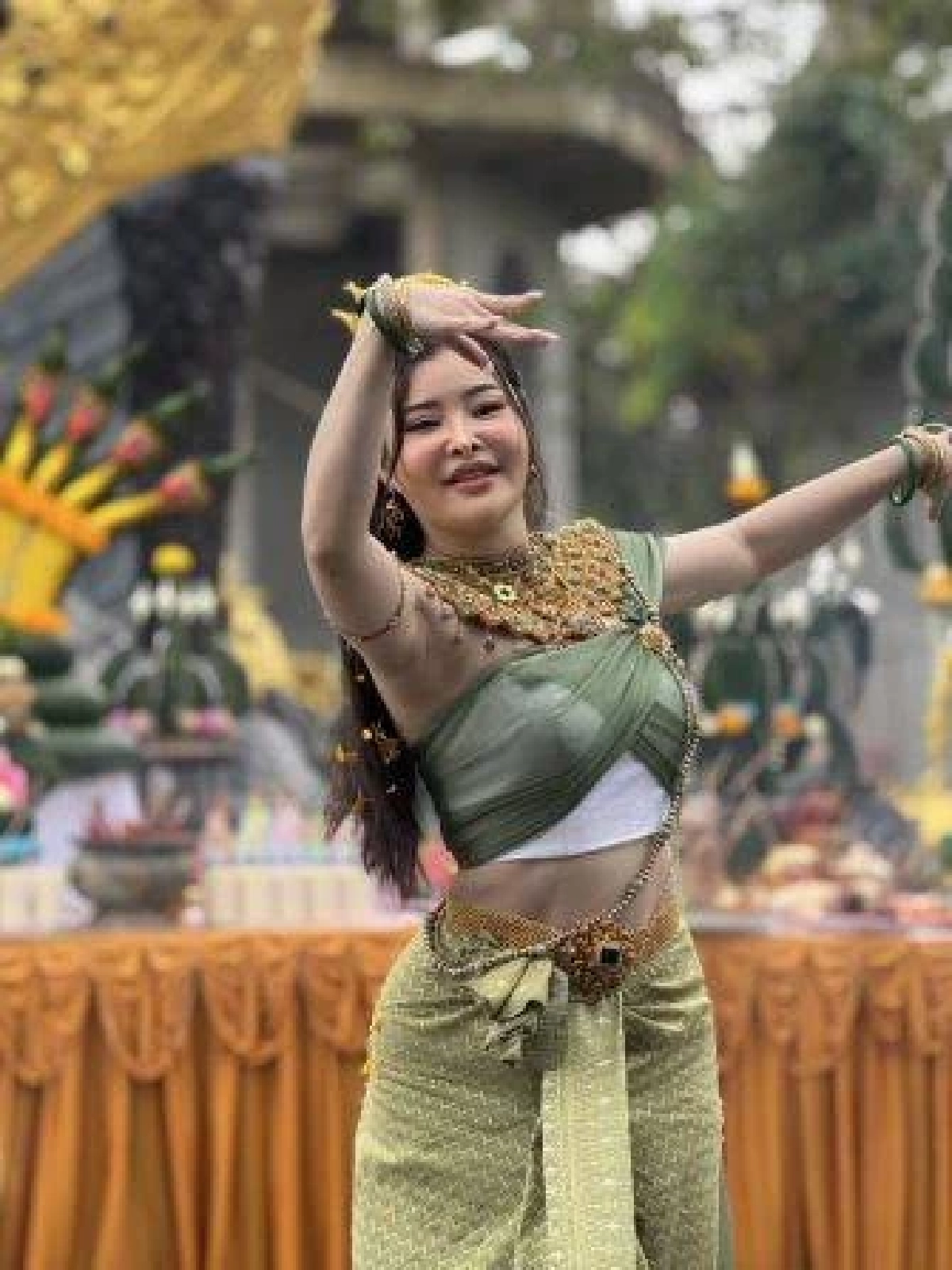 ขนลุก! พบ ‘เศียรนาคา’ กลางป่าโขงเจียม  ‘ลิลลี่ เหงียน’ รำแก้บนสมใจ