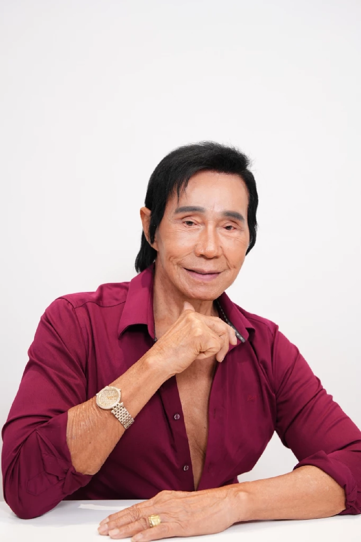 เปิดหน้า "คุณตาเอลวิส"  วัย 80 ศัลยกรรมกระชากวัยหล่อเฟี้ยวไม่ง้อเทปกาว