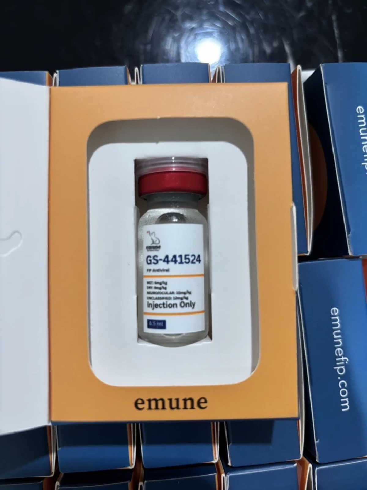 ทลายโรงงานนรก แอบผลิตยารักษาแมวเถื่อน “Emune” ผสมน้ำ-แป้งอัดเม็ดหลอกขายทาสแมว