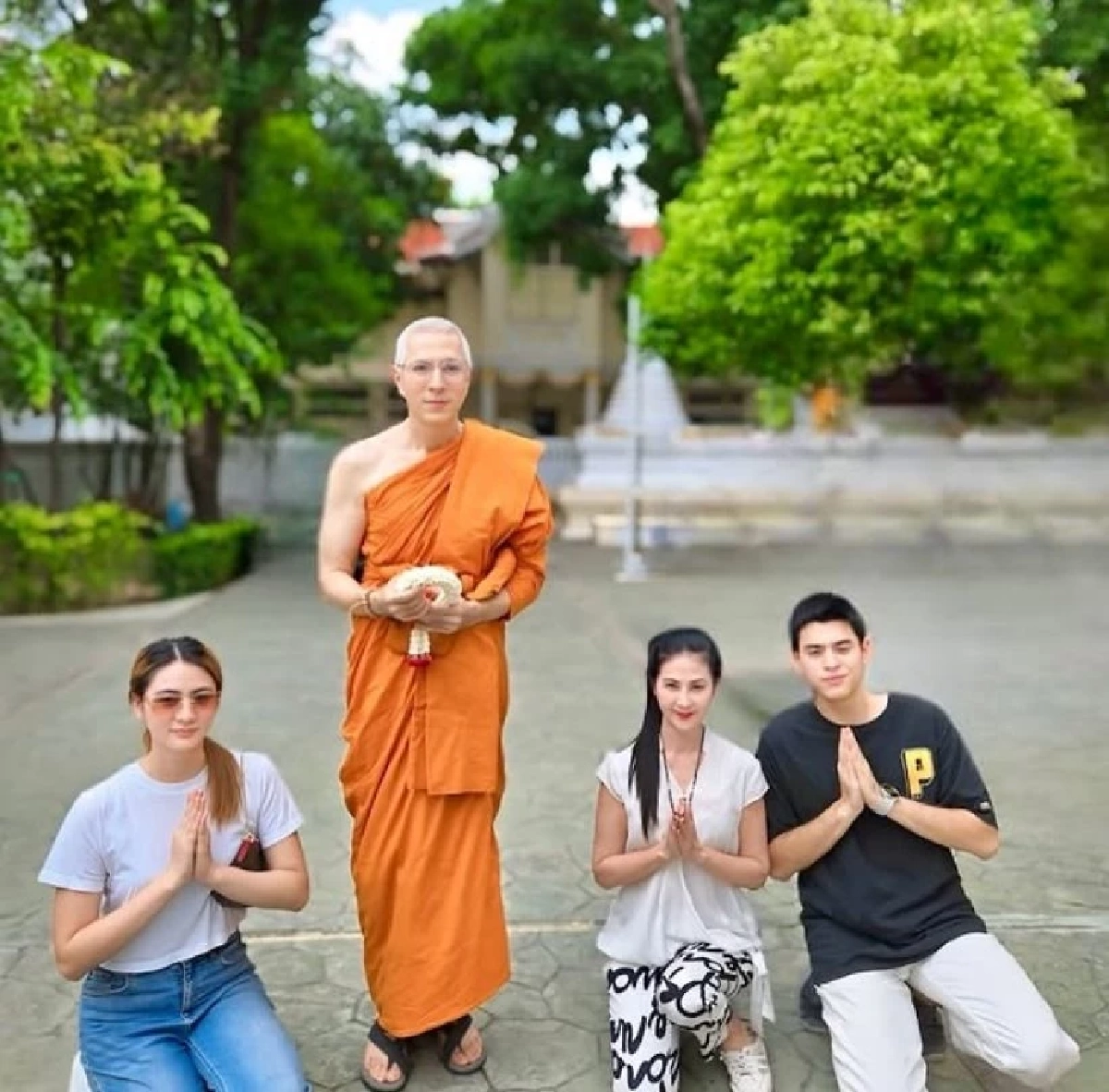 ภาพที่ไม่มีใครเห็น ‘แซม ยุรนันท์’ ซุ่มบวชเงียบ ‘มุก มาริษา’ โพสต์มรสุม 1 ปีสุดบีบหัวใจ