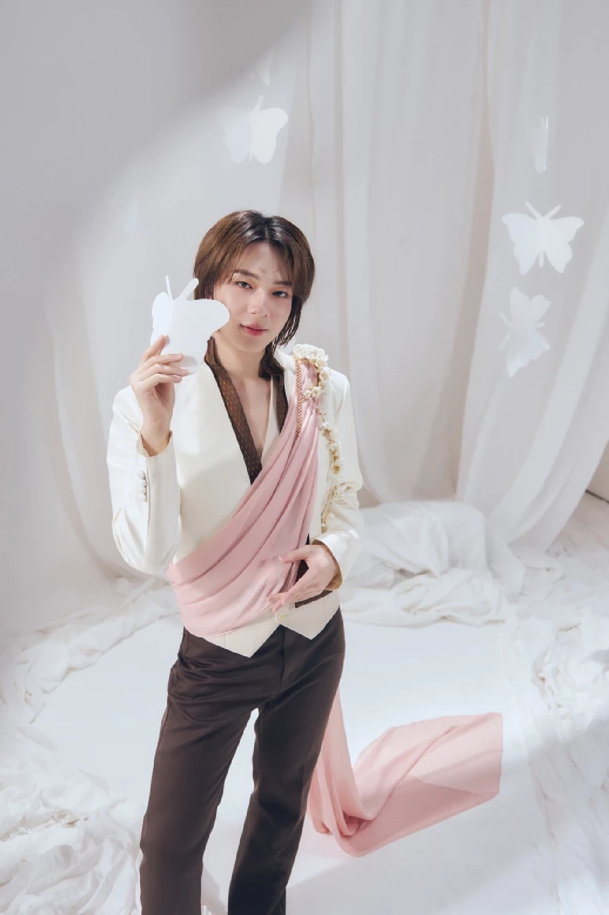 ‘นุนิว ชวรินทร์’ สะกดหัวใจแฟนซีรีส์! ถ่ายทอดรักมั่นคงข้ามภพ