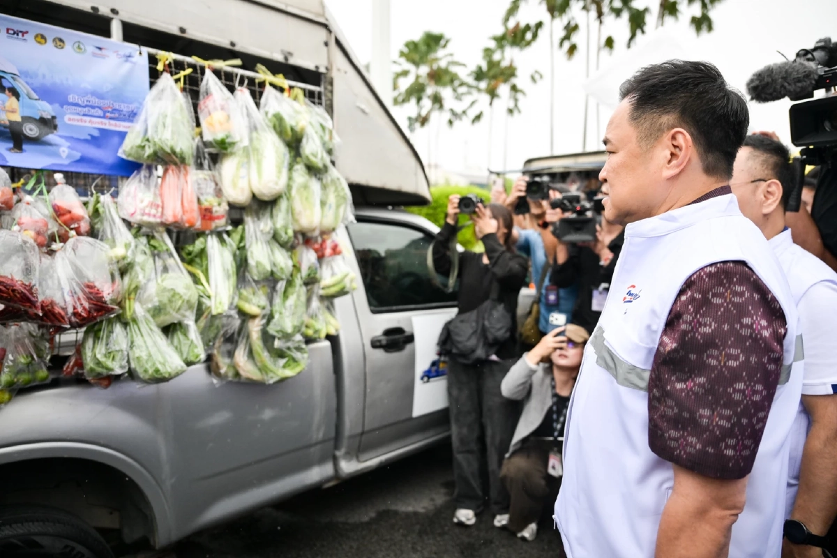 นายกฯ ควง "ศุภจี" ปล่อยขบวนรถพุ่มพวง โครงการ "ไทยช่วยไทย ลดภาระค่าครองชีพ"
