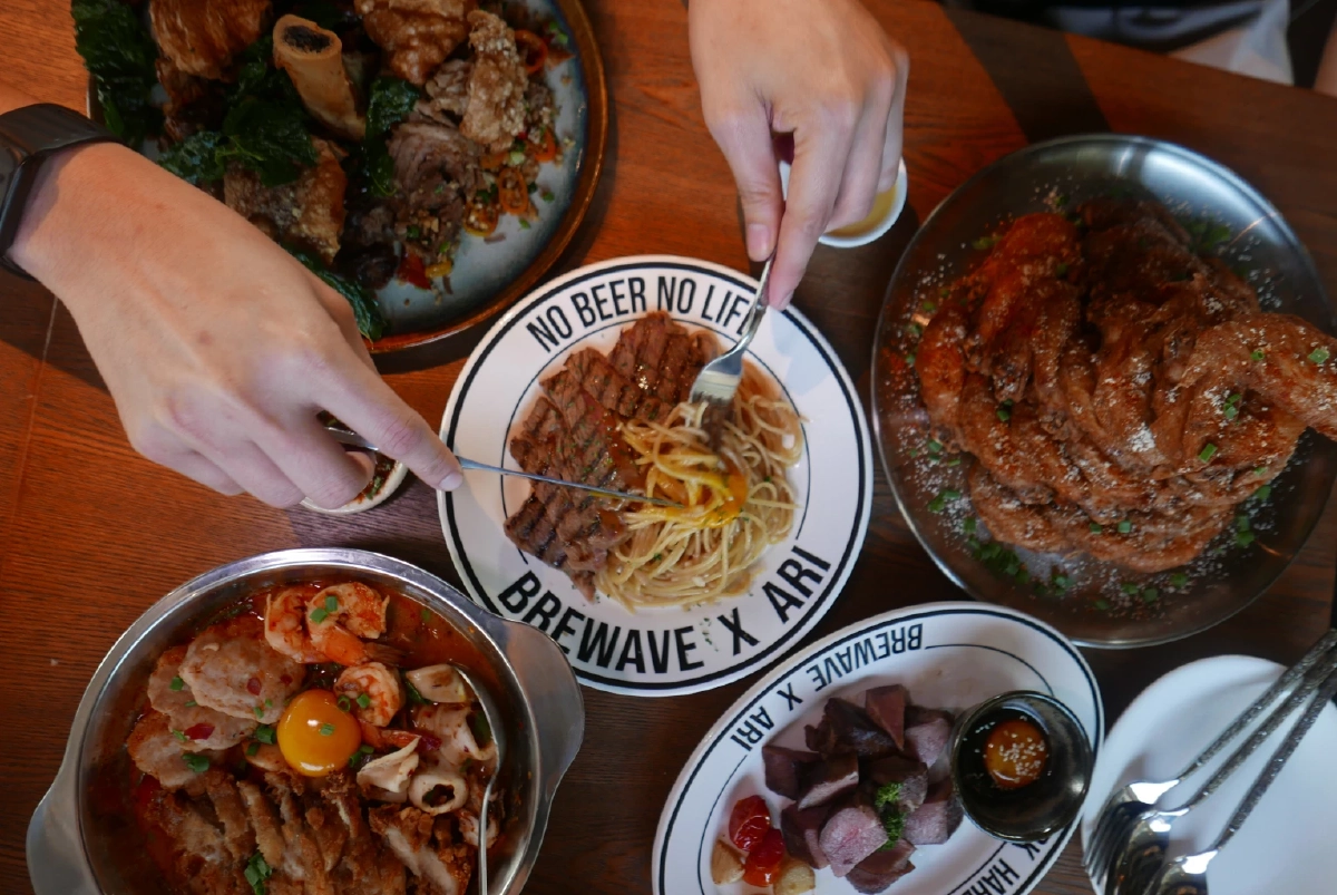 เช็กอิน! รูฟท็อปอารีย์ ‘Brewave’ บาร์ลับบนดาดฟ้าตึก Café Amazon Experience