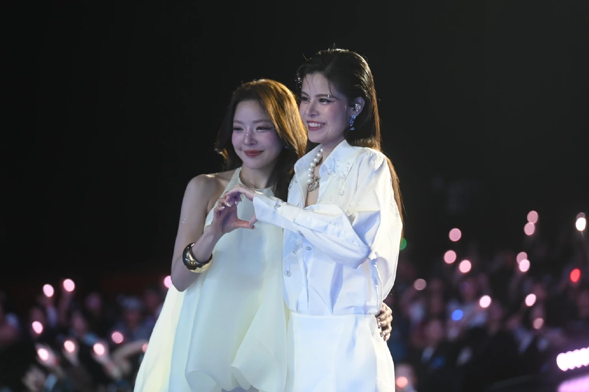 “เฟ-เมษ์” เคมีแรงทะลุดวงดาว! จัดเต็มแฟนมีตครั้งแรกในไทย FC ฟินสนั่นฮอลล์