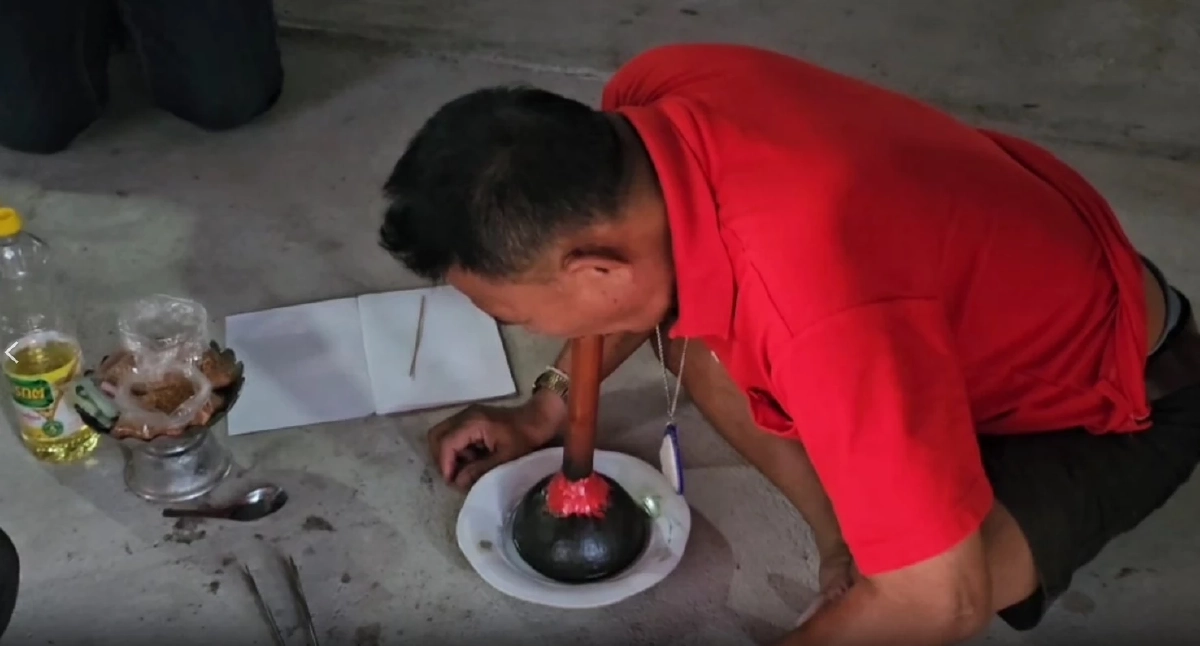 ดราม่า สูตรลับ "หมอรวย" รมควันสมุนไพรแก้ปวดฟันจน "แมลง" หลุด