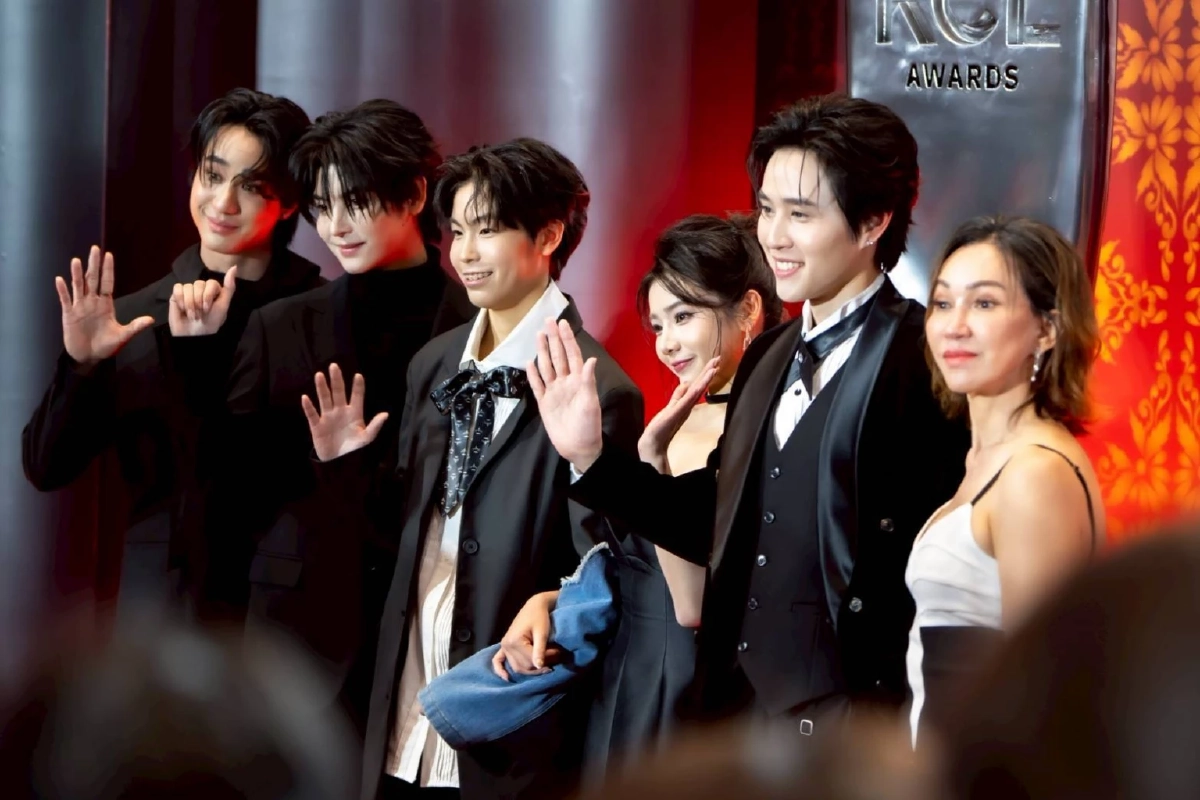 พรมแดงแทบไหม้ “ดี้ ปัทมา” นำทัพ “แฟ้มรักต้องห้าม” บุกคมชัดลึกอวอร์ด 22