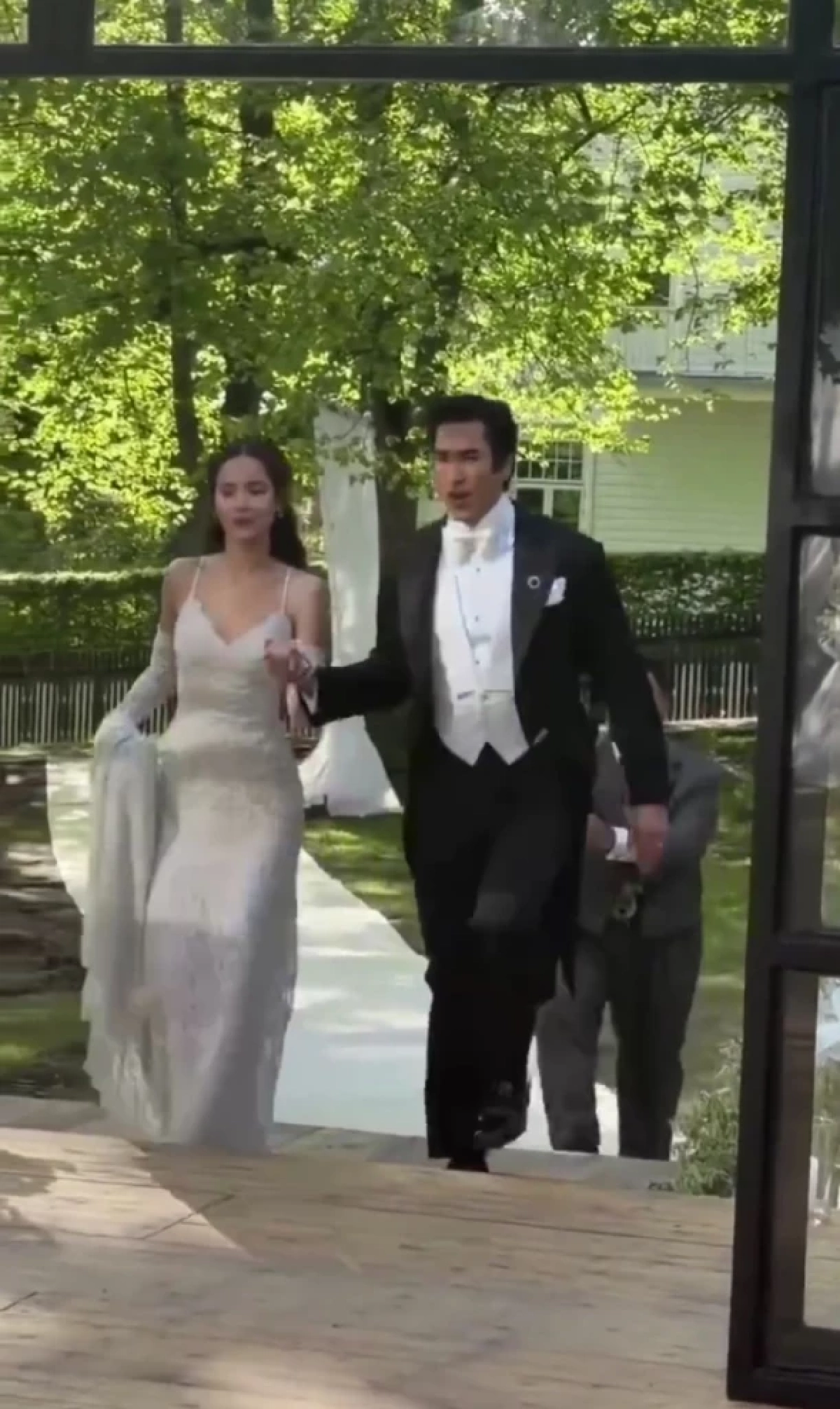 สวยหล่อทั้งคู่! งานแต่ง "ณเดชน์ - ญาญ่า" ที่นอร์เวย์ เต้นเปิดตัวน่ารักมากๆ