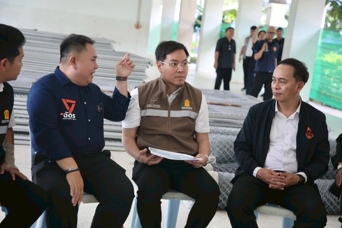 "สส.ฉัตร" พรรคส้มตบมือรัวๆ "รมช.อัครนันท์" สปิริตแรงลงโคราชแก้ตึกเรียนทรุด