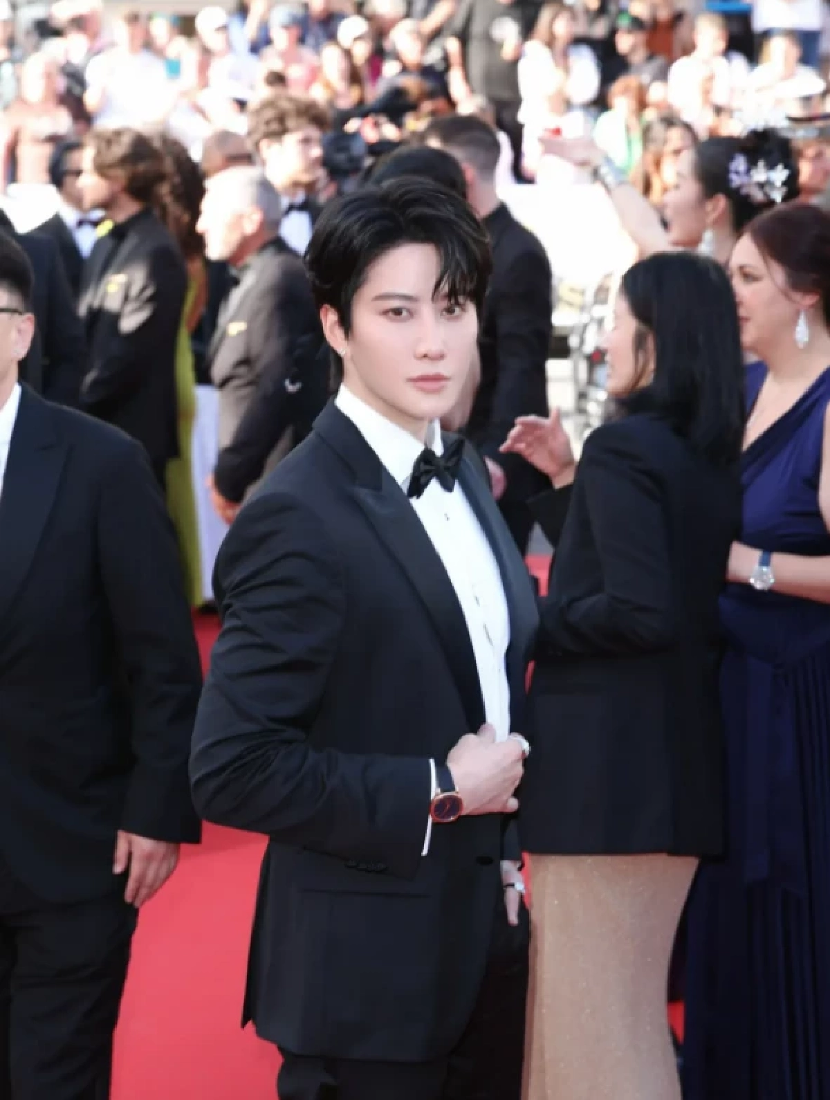 ลิสต์ 5 หนุ่มไทยออร่าพุ่งพรมแดงเมืองคานส์ หล่อ เท่ ลุคอินเตอร์ทุกองศา