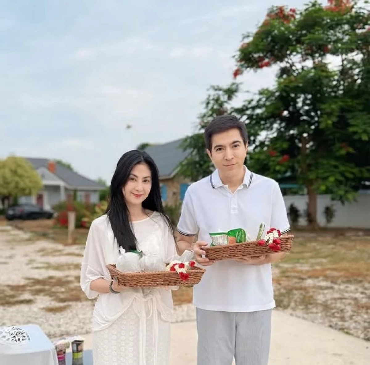 ภาพที่ไม่มีใครเห็น ‘แซม ยุรนันท์’ ซุ่มบวชเงียบ ‘มุก มาริษา’ โพสต์มรสุม 1 ปีสุดบีบหัวใจ