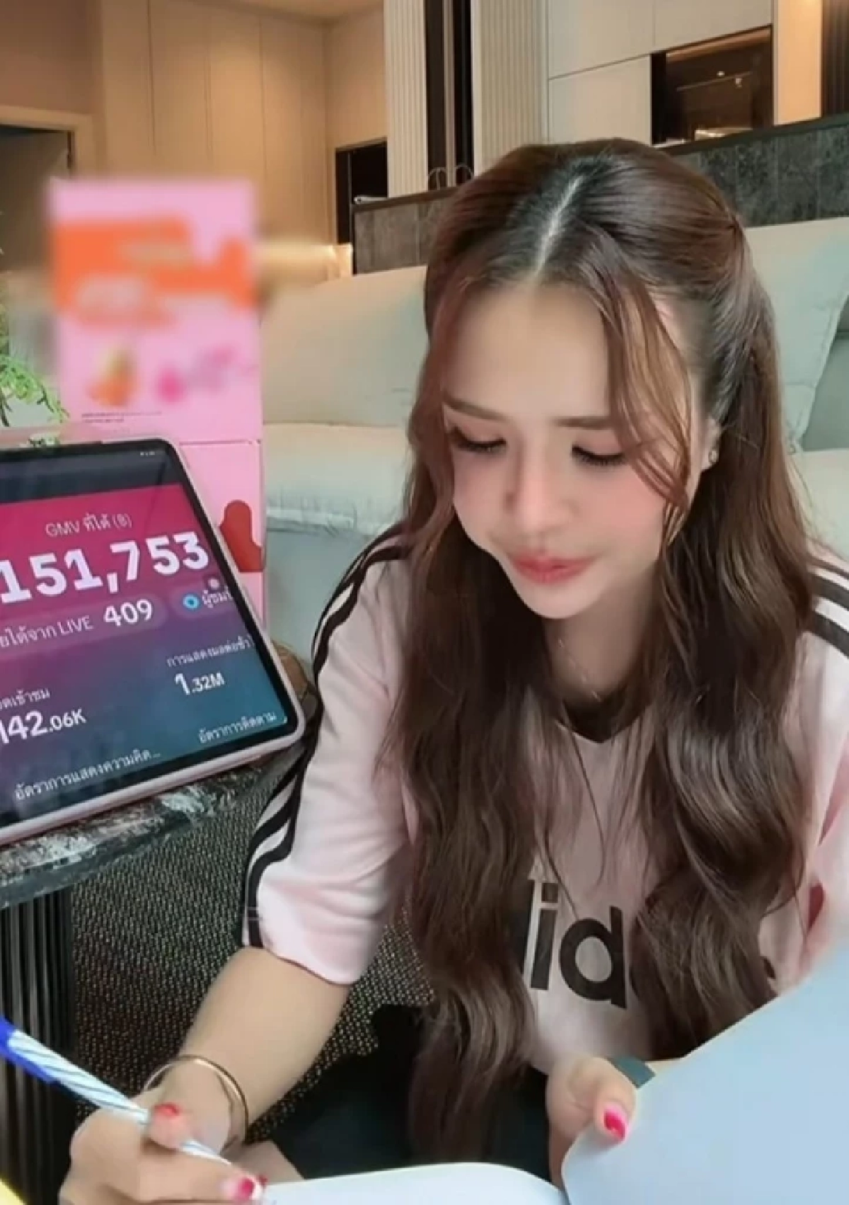 อึ้งทั้งไลฟ์! 'เจนนี่ รัชนก' ฟาดกลับดราม่าภาษี ชาวเน็ตแห่จับตา