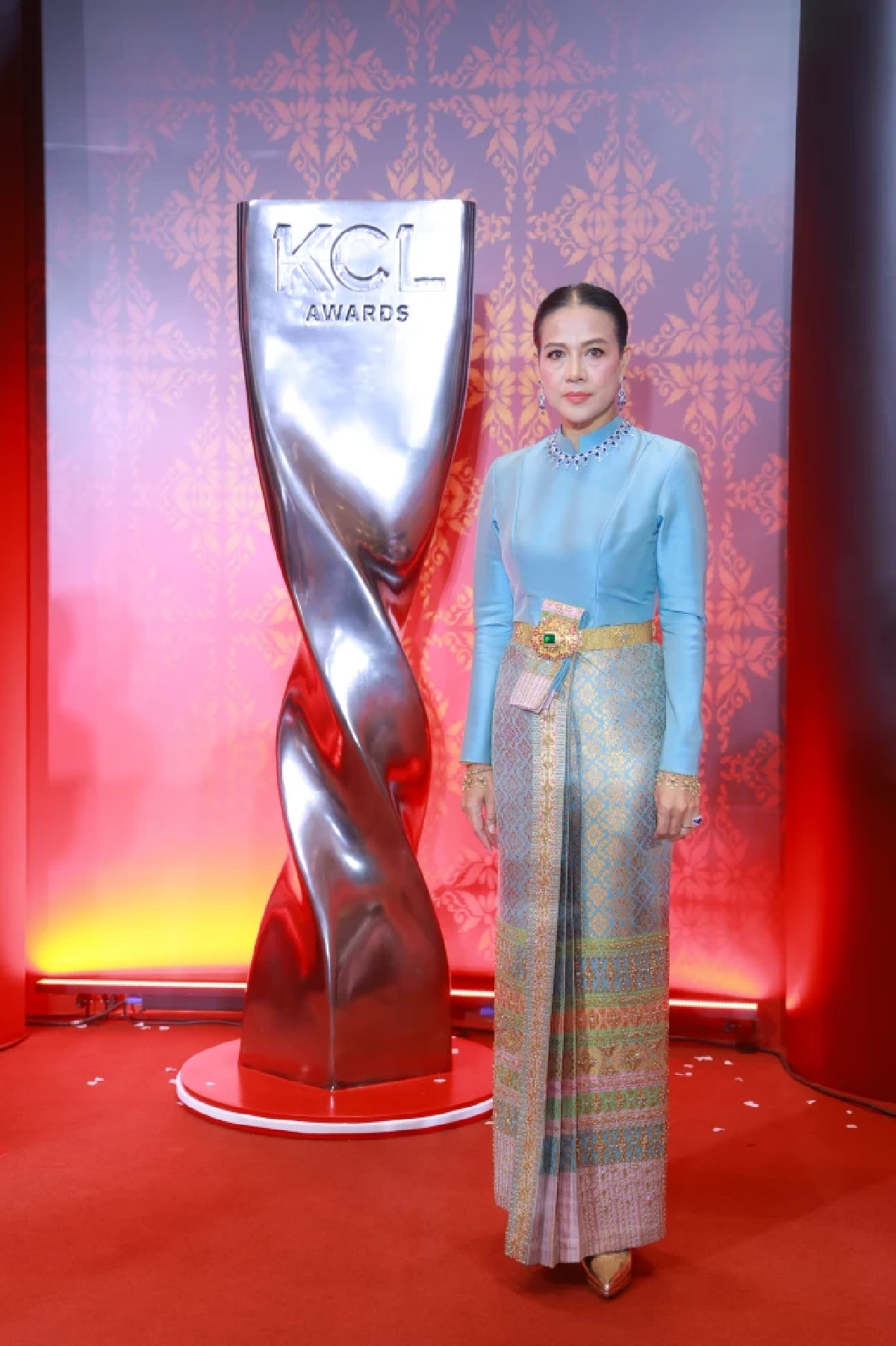 "กบ ปภัสรา" สวยอมตะระดับตำนาน! งามทรงคุณค่าบนพรมแดง KCL Awards2026