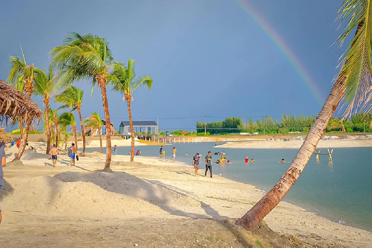 ‘สายเชีย จนเครียดกินเหล้า’ บุกกองปราบฯ ตัดขาด ‘หาดทรายขาว ทะเลนครปฐม’