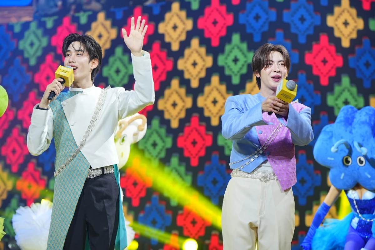 'เติ้ล-เฟิร์สวัน' เสิร์ฟความม่วนสะเทือนอีสาน ร่วมฉลองยิ่งใหญ่
