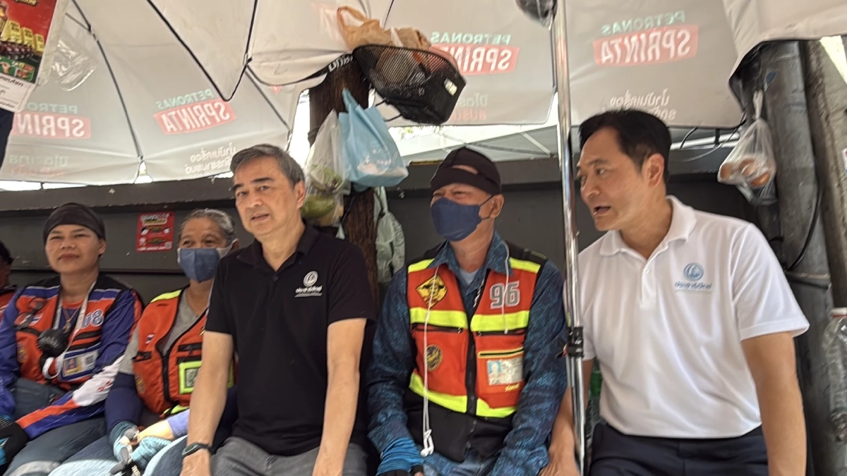 "อภิสิทธิ์" ควง "อนุชา" สำรวจปัญหา "กัญชาเสรี” ย่านสุขุมวิท