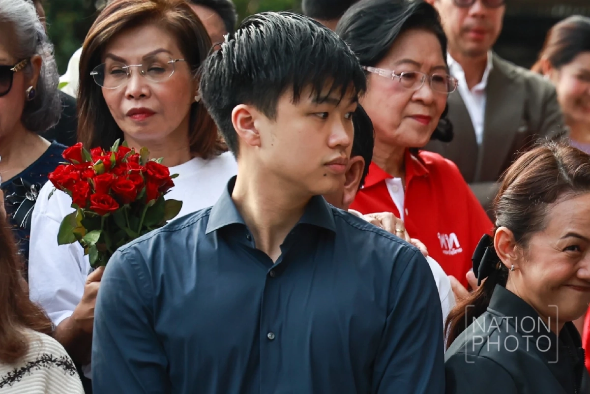 ประวัติ "น้องไปป์" หนุ่มหล่อโปรไฟล์ดี ลูกแม่ "ยิ่งลักษณ์" หลาน "ลุงทักษิณ"