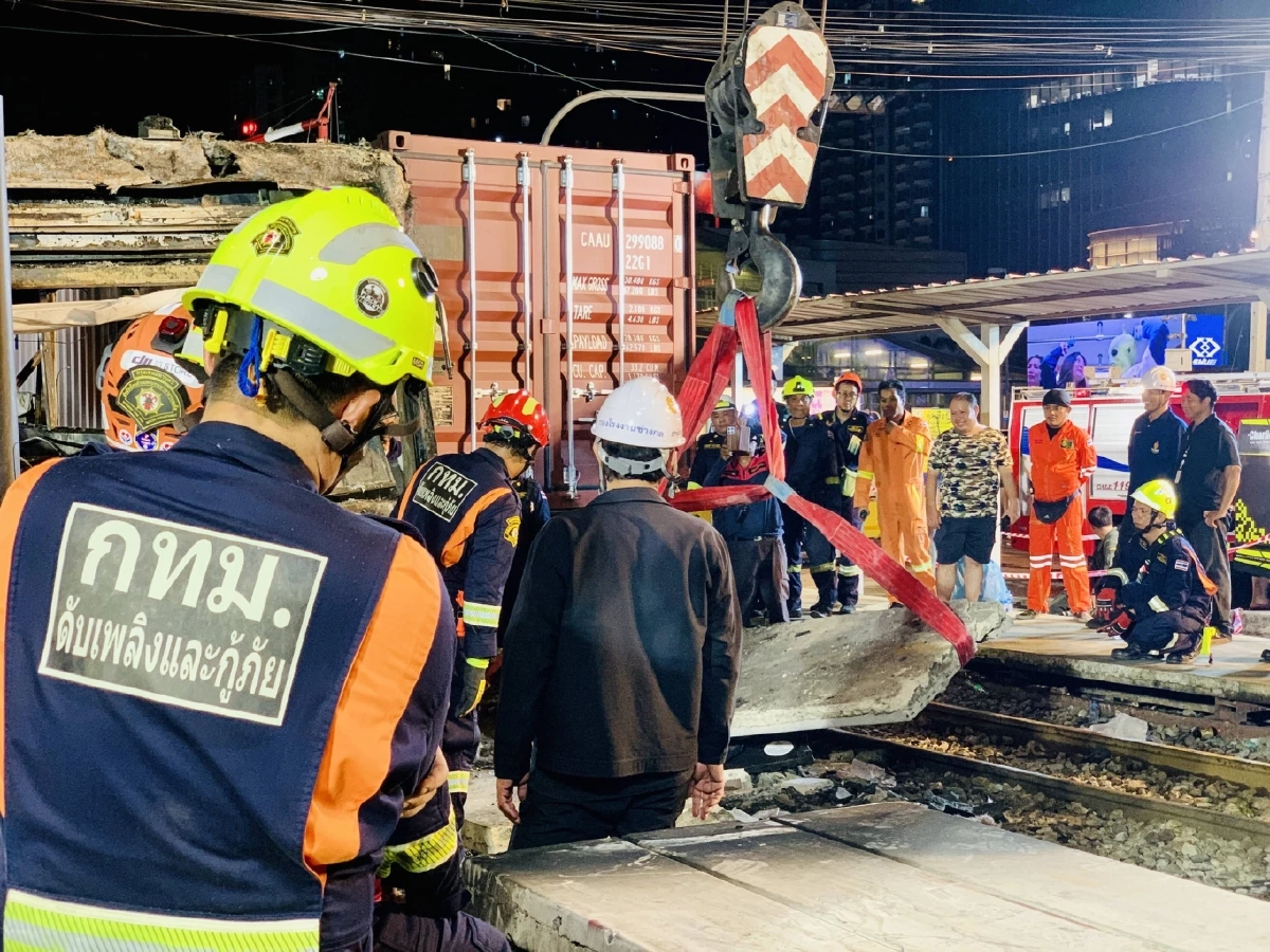สปภ.กทม. สรุปเหตุรถไฟชนรถเมล์ จุดตัดทางรถไฟอโศก ดับ 8 เจ็บ 30​