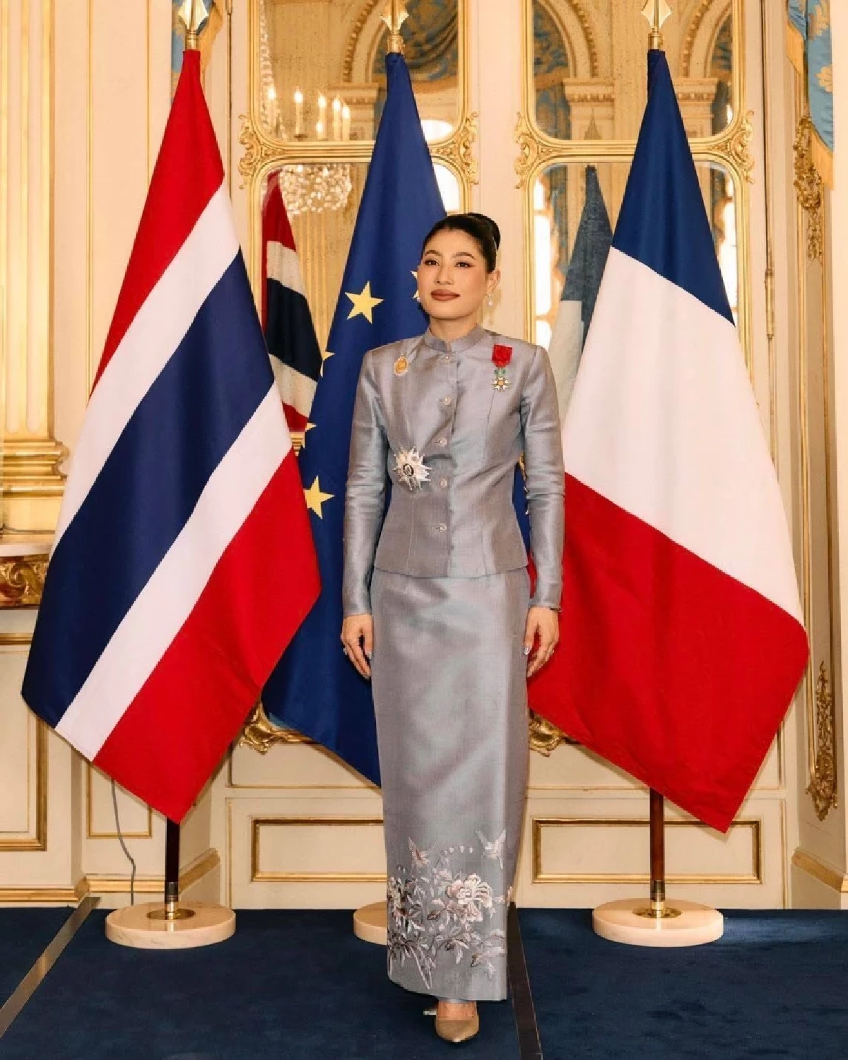 เจ้าฟ้าสิริวัณณวรีฯ  พระราชทานพระอนุญาตให้ฝรั่งเศสทูลเกล้าฯ ถวายเครื่องอิสริยาภรณ์