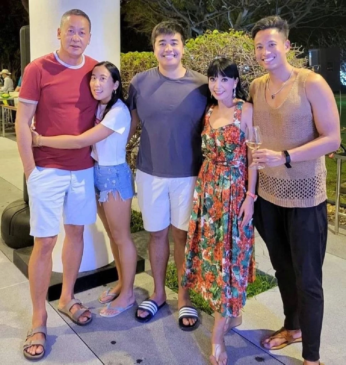 เปิดวาร์ป “น้อบ ณภัทร” ลูกชาย "เศรษฐา" หลังเซอร์ไพรส์หมั้นแฟนหนุ่ม