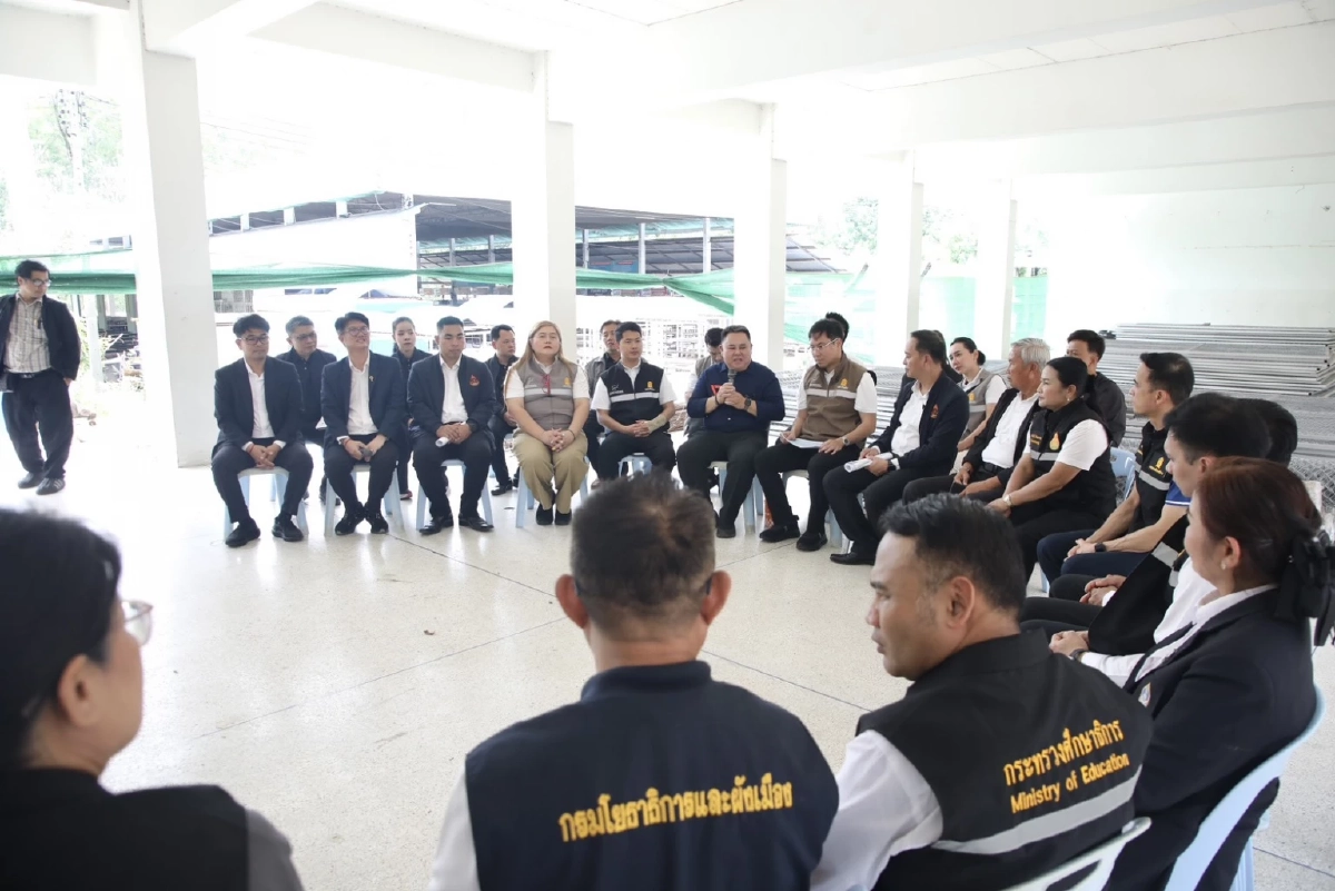 "สส.ฉัตร" พรรคส้มตบมือรัวๆ "รมช.อัครนันท์" สปิริตแรงลงโคราชแก้ตึกเรียนทรุด
