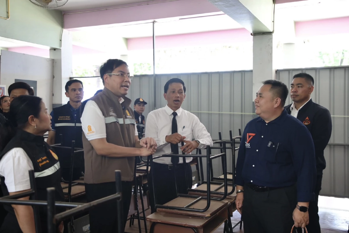 "สส.ฉัตร" พรรคส้มตบมือรัวๆ "รมช.อัครนันท์" สปิริตแรงลงโคราชแก้ตึกเรียนทรุด