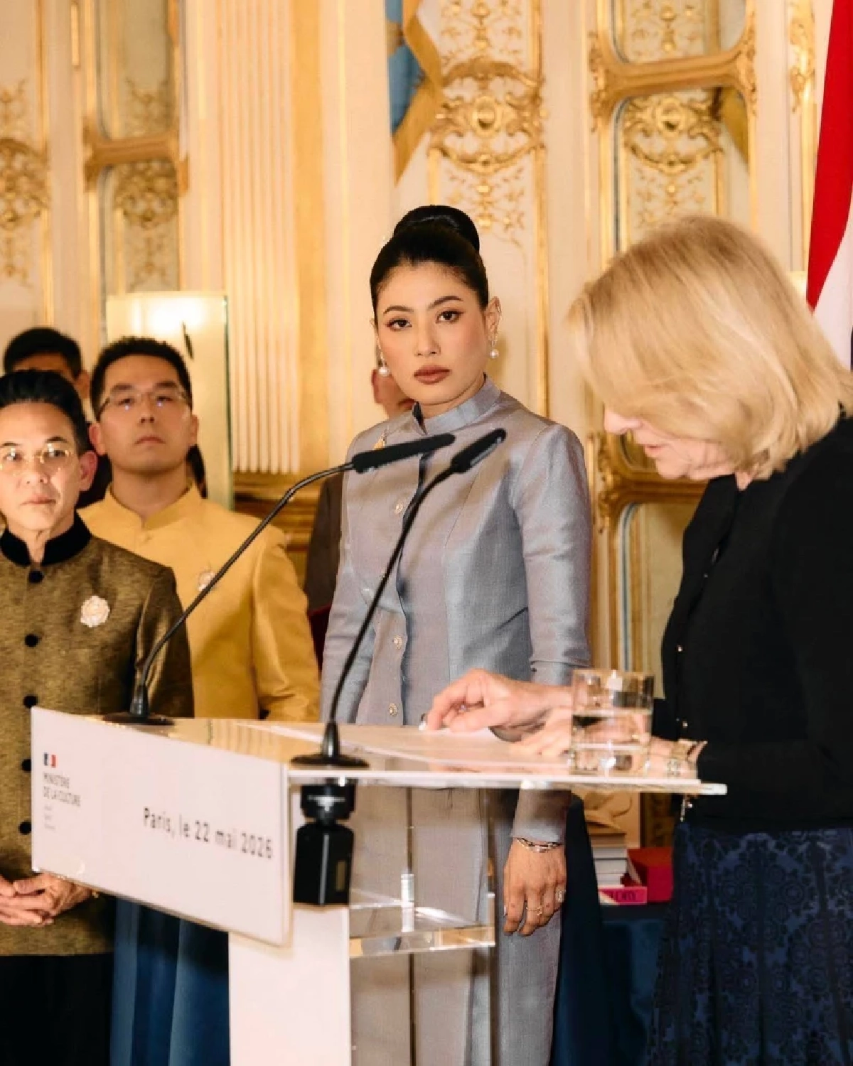 เจ้าฟ้าสิริวัณณวรีฯ  พระราชทานพระอนุญาตให้ฝรั่งเศสทูลเกล้าฯ ถวายเครื่องอิสริยาภรณ์