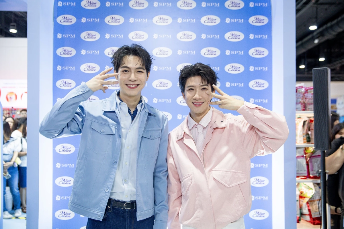 ไม่แผ่ว! 'เฟิร์ส – ข้าวตัง' เสิร์ฟโมเมนต์รู้ใจ แฟนคลับฟินยกบูธ