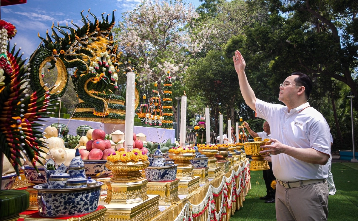CKPower ร่วมกลุ่ม ช.การช่าง ยกฉัตรเหนือพระประธานอุโบสถเก่าแก่