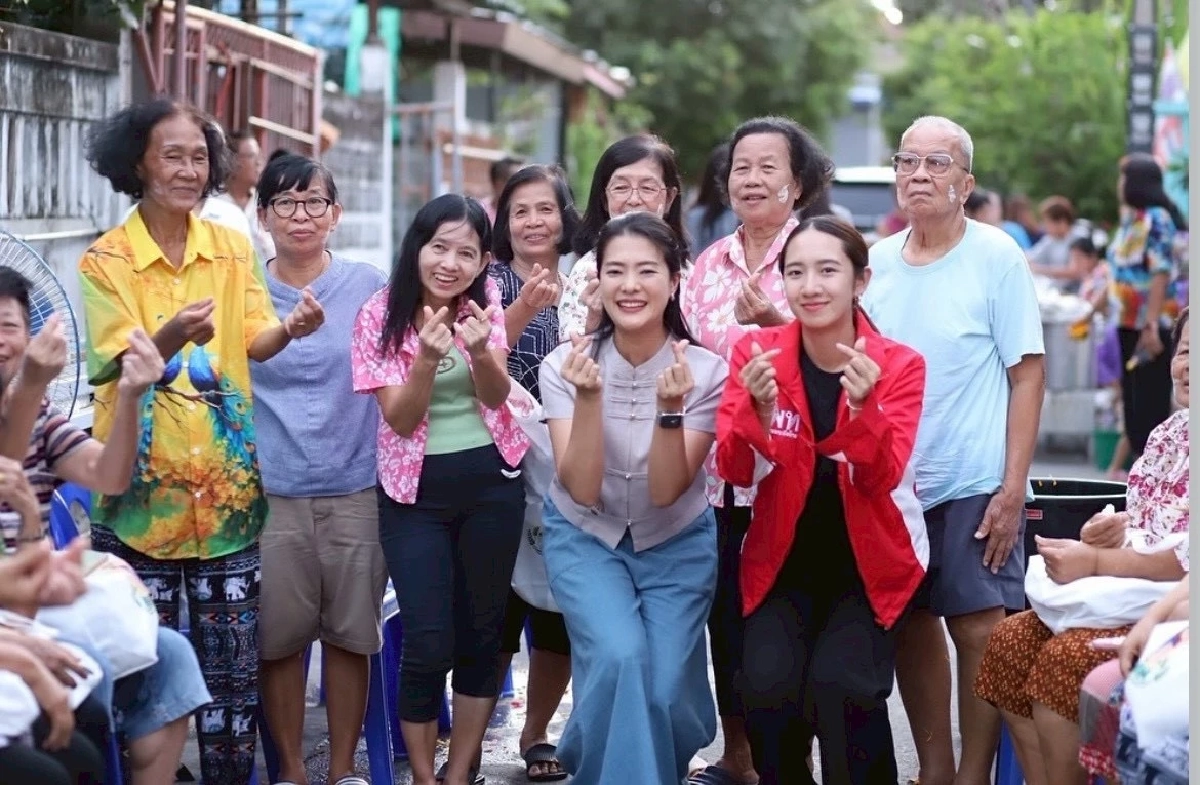 เปิดโปรไฟล์รู้จัก ‘อาย ชวัลพัชร’ สวมเสื้อเพื่อไทยลุยศึก ส.ก. ลาดกระบัง