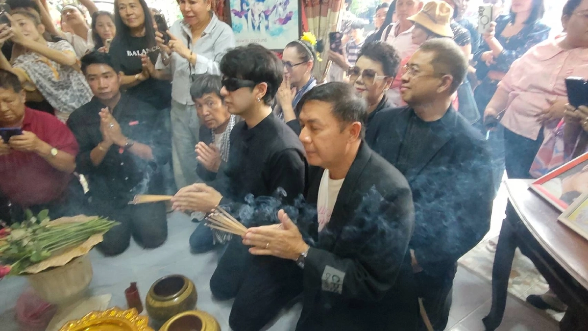 เลขเด็ด ล้วงไห "แม่ผึ้ง พุ่มพวง" ครบรอบ 34 ปี ลุ้นโชคงวด 16 มิ.ย. 69