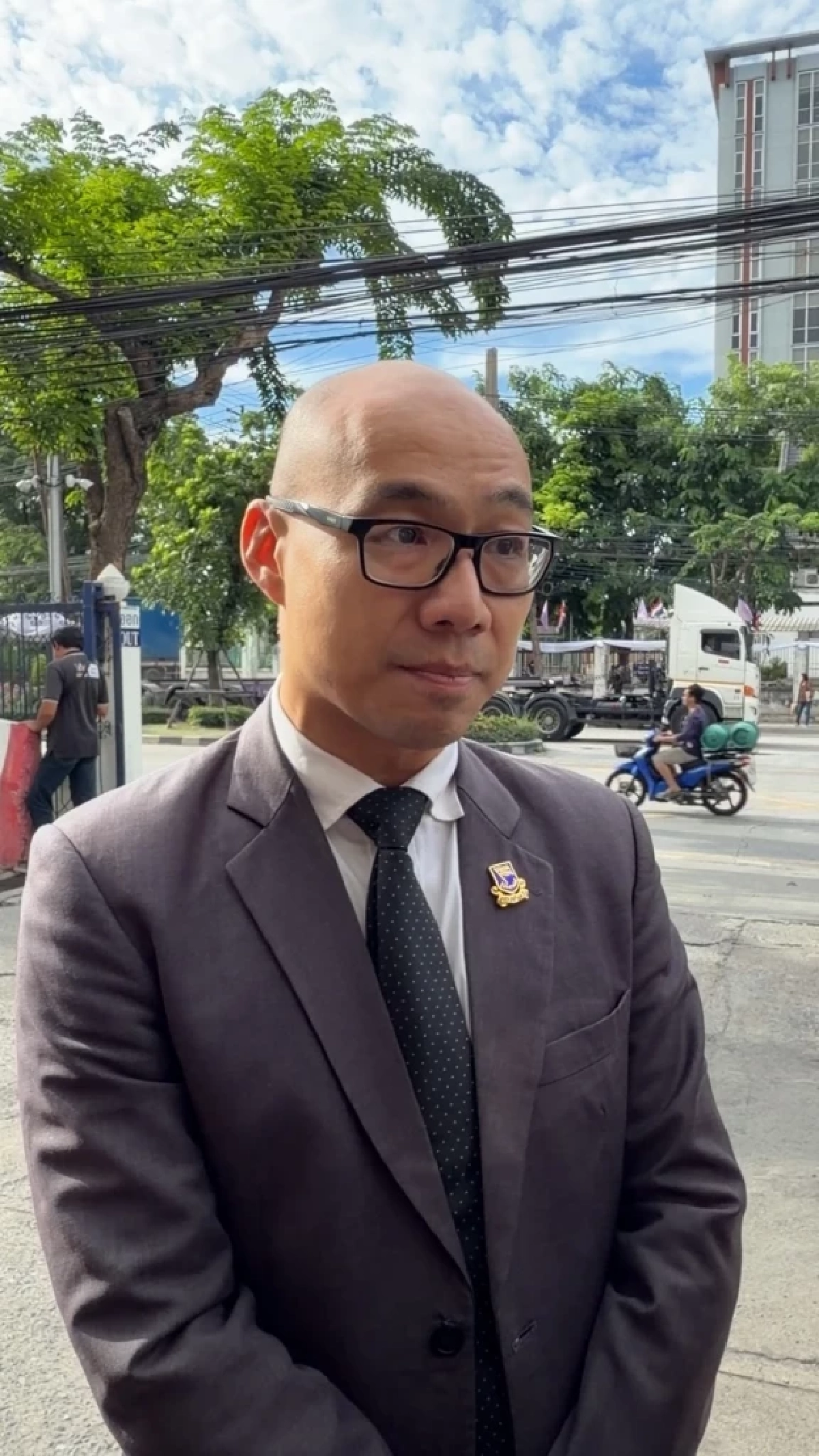ดร.ทันกวินท์ คือใคร? เผยข้อมูล "จีรานุช ภิรมย์ภักดี" ไกล่เกลี่ยลูกชาย "ทราย สก๊อต"