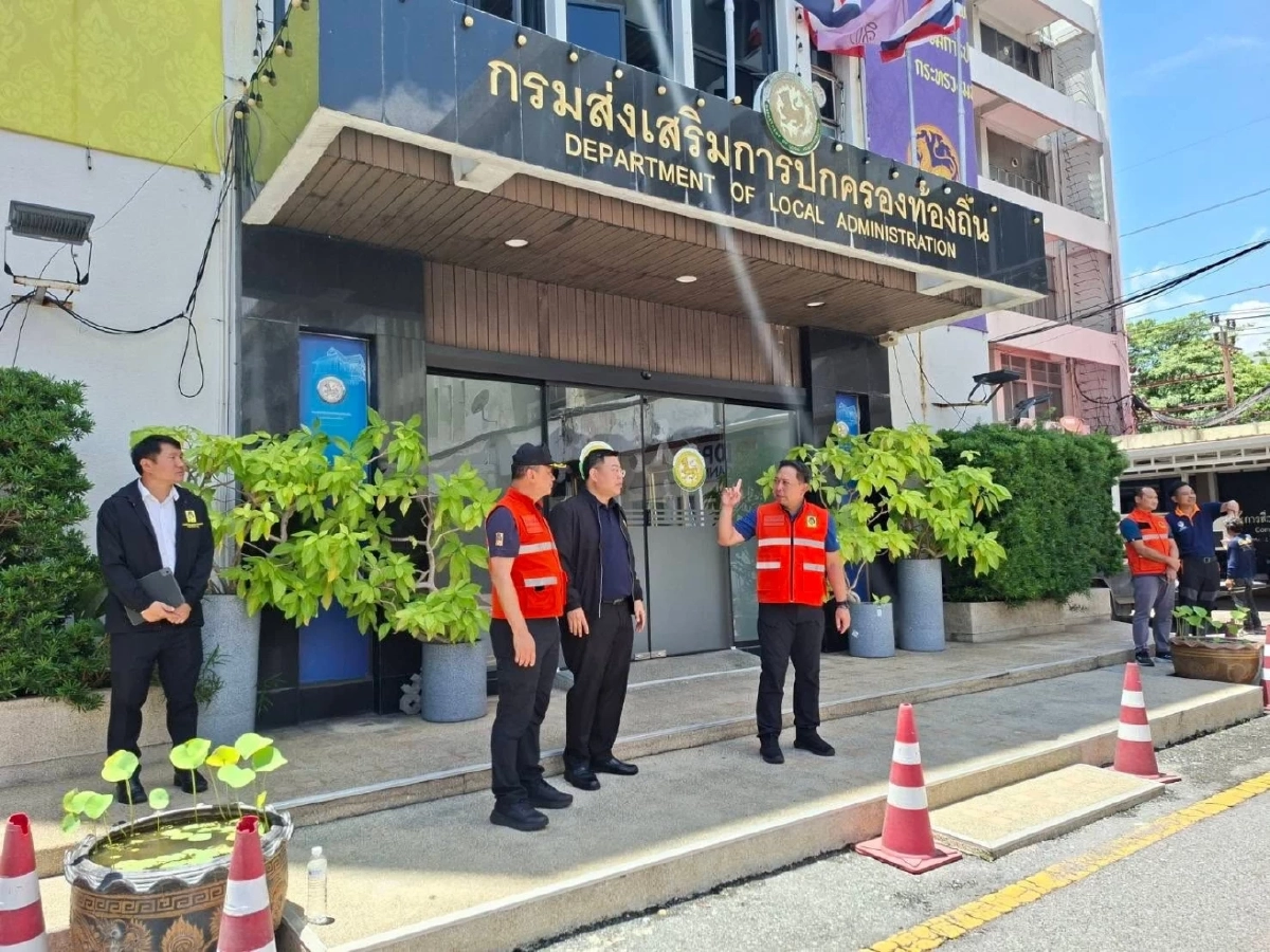 จัดเต็ม! รถดับเพลิง-รถกู้ภัย ดูแลพื้นที่เก็บพยานหลักฐาน คดีโกงสอบท้องถิ่น
