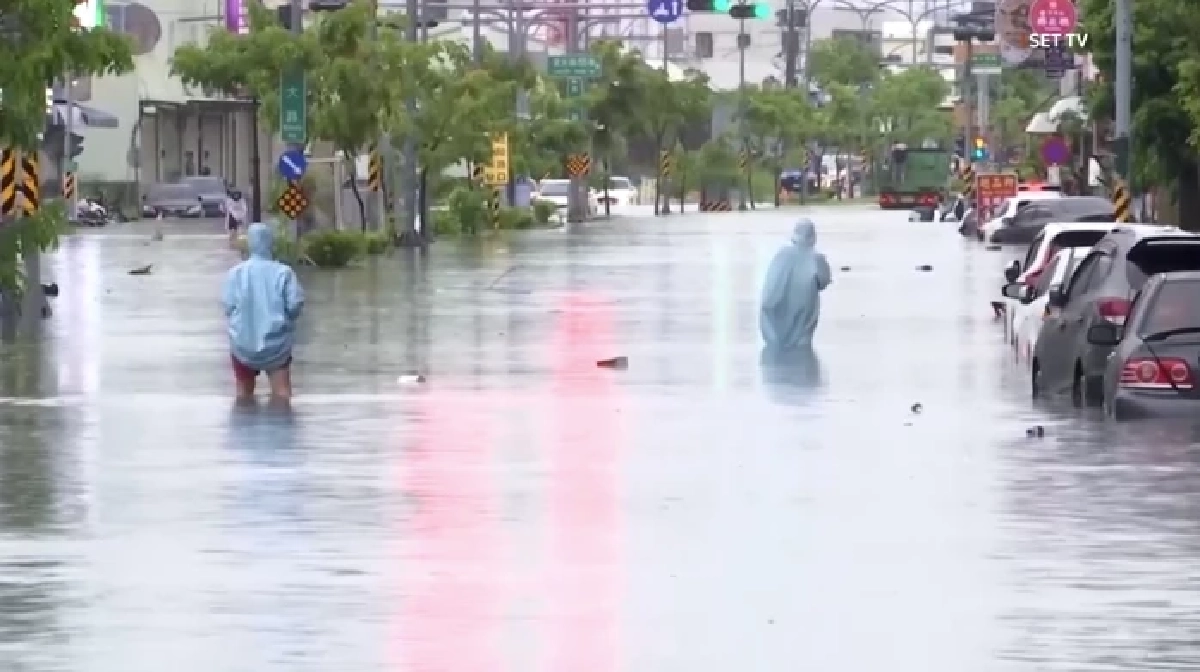 ญี่ปุ่น-ไต้หวัน วิกฤต! เจอพายุดับเบิ้ลถึง 2 ลูก ทำฝนตกหนัก เมืองจมบาดาล