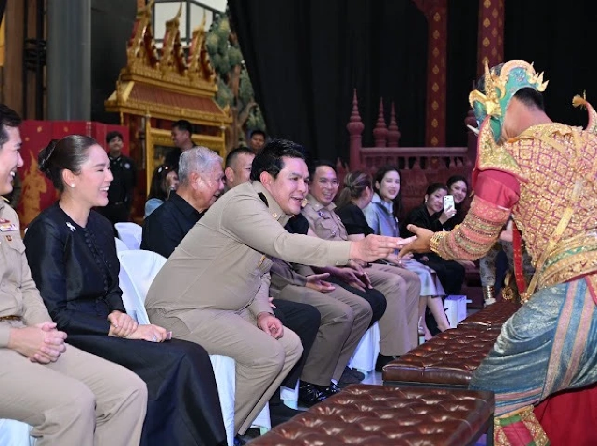 รมว.ท่องเที่ยวฯ เยือนศูนย์ศิลปาชีพเกาะเกิด สืบสานพระราชปณิธาน "พระพันปีหลวง"