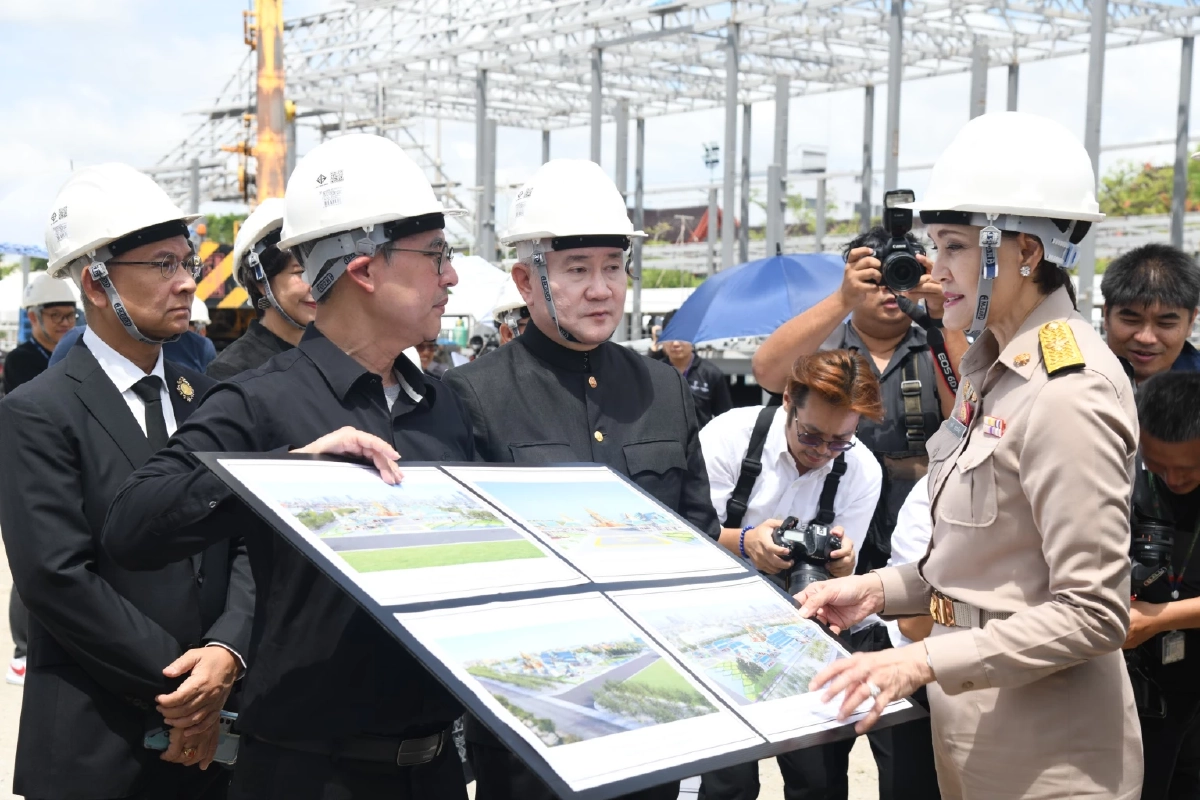 'รองนายกฯ' ลงพื้นที่สนามหลวง ติดตามความคืบหน้าสร้างพระเมรุมาศฯ