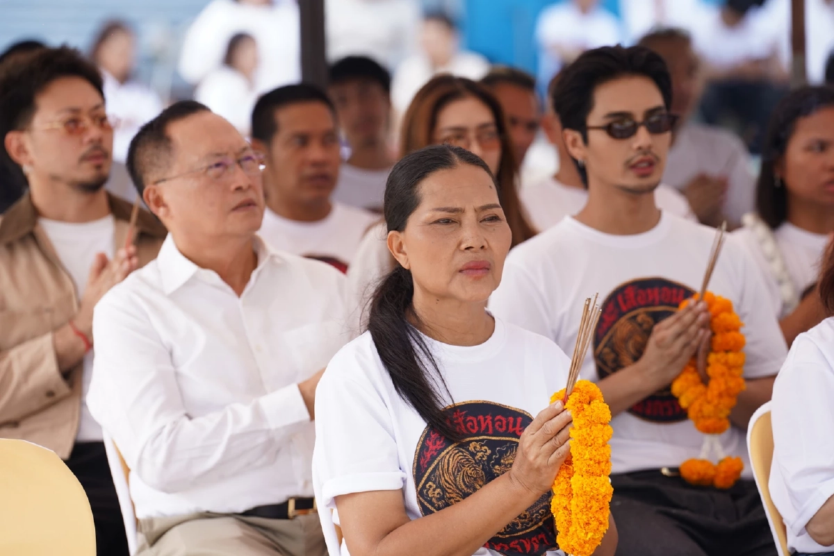 บวงสรวง 'เสือหอน มังกรหาว' รวมตำนานตลกคาเฟ่ คืนจอใหญ่สุดยิ่งใหญ่