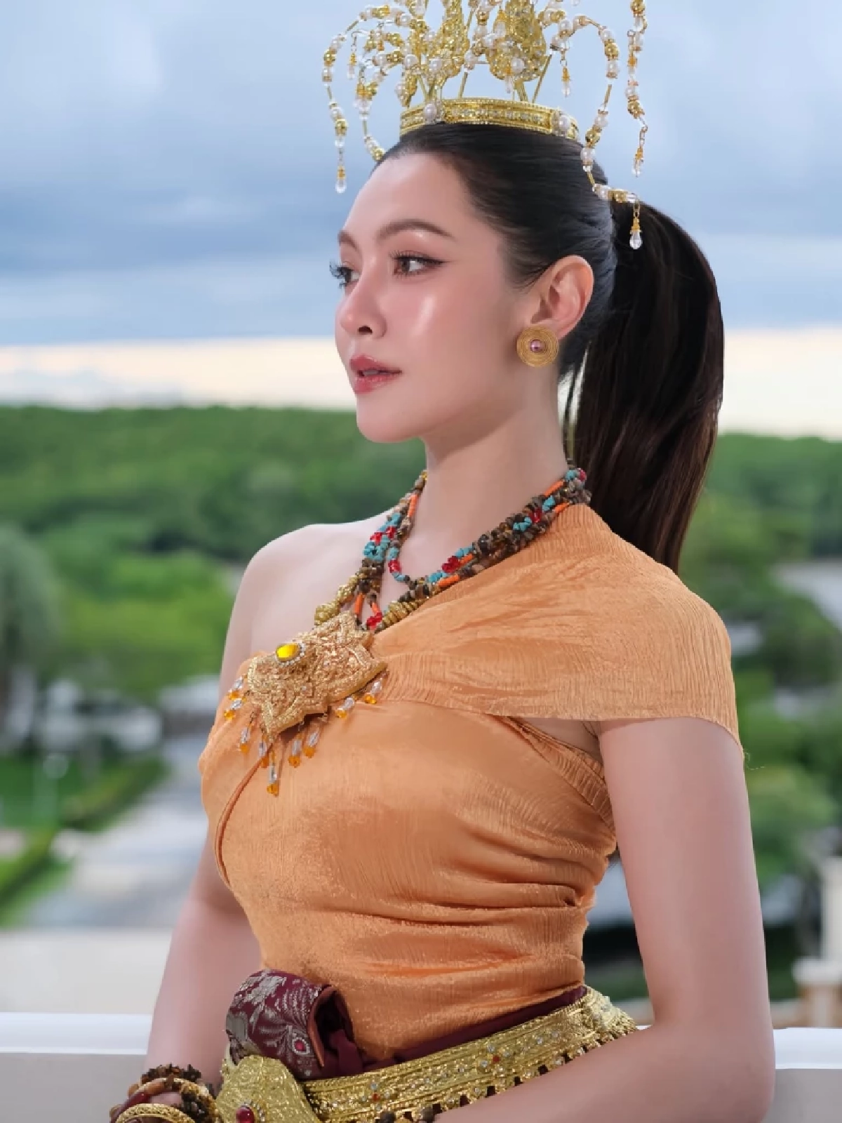 ส่องเลข "เบลล่า ราณี" รำบวงสรวง ปู่ภุชงค์นาคราช ฟ้าแลบกลางพิธี คอหวยไม่พลาด