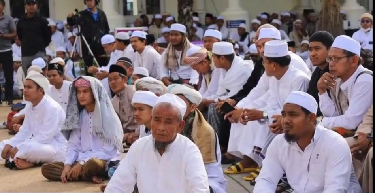 ชาวมุสลิมกว่า 5,000 แสดงพลังสันติวิธี ละหมาดฮาญัตวอนพื้นที่สงบ หลังคนร้ายก่อเหตุรายวัน