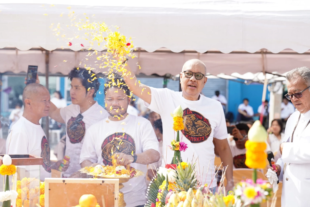 บวงสรวง 'เสือหอน มังกรหาว' รวมตำนานตลกคาเฟ่ คืนจอใหญ่สุดยิ่งใหญ่