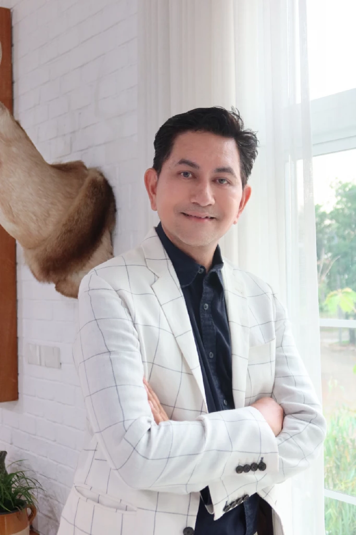 เปิดภาพ "ดุ๊ก ภาณุเดช" ศัลยกรรมยกหน้า ในวัย 59 ปี ทำเอาหลายคนอึ้ง!