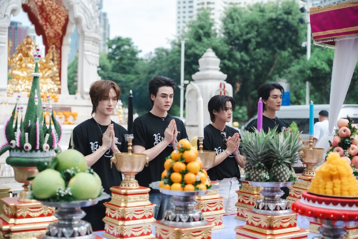 'โบ๊ท-โอ๊ต' นำทีมบวงสรวง KNOT เปิดจักรวาล Omegaverse ครั้งแรกของไทย