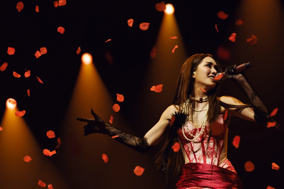 สมศักดิ์ศรี เกิร์ลกรุ๊ปแห่งยุค! พาส่องความสำเร็จ “4EVE UNCHAINED CONCERT”