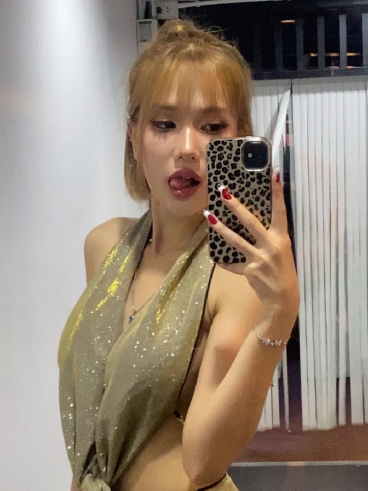เปิดวาร์ป 'ฟาริดา' สาวสวยปริศนา อายุแค่นี้เอง เธอคือใคร? ปมดราม่านักร้องหนุ่ม