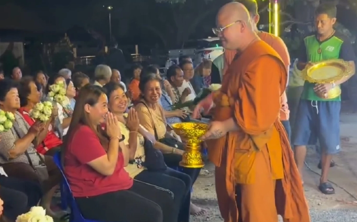 แห่ส่องเลขเด็ดพิธีใหญ่ "จันทร์ซ้อนจันทร์" นกบินล้อมร้องระงม