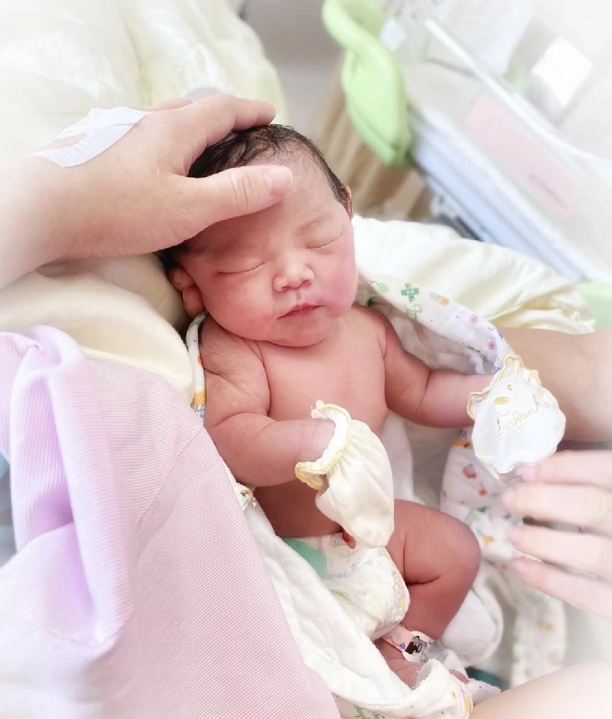 เปิดหน้าลูกสาวคนแรก ‘ตั้น พิเชษฐ์ไชย’ ขึ้นแท่นคุณพ่อป้ายแดง