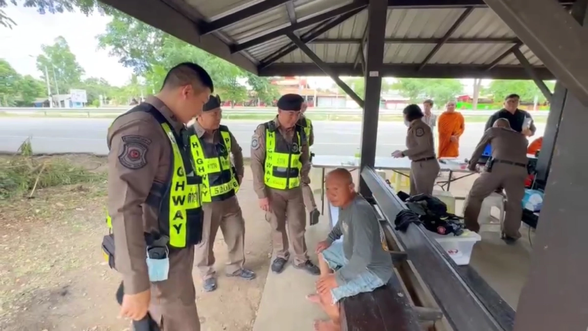 รวบคาด่าน! พระขับรถข้ามจังหวัด กลิ่นเหล้าคลุ้ง พบถุงยางอนามัย-แชตสยิว