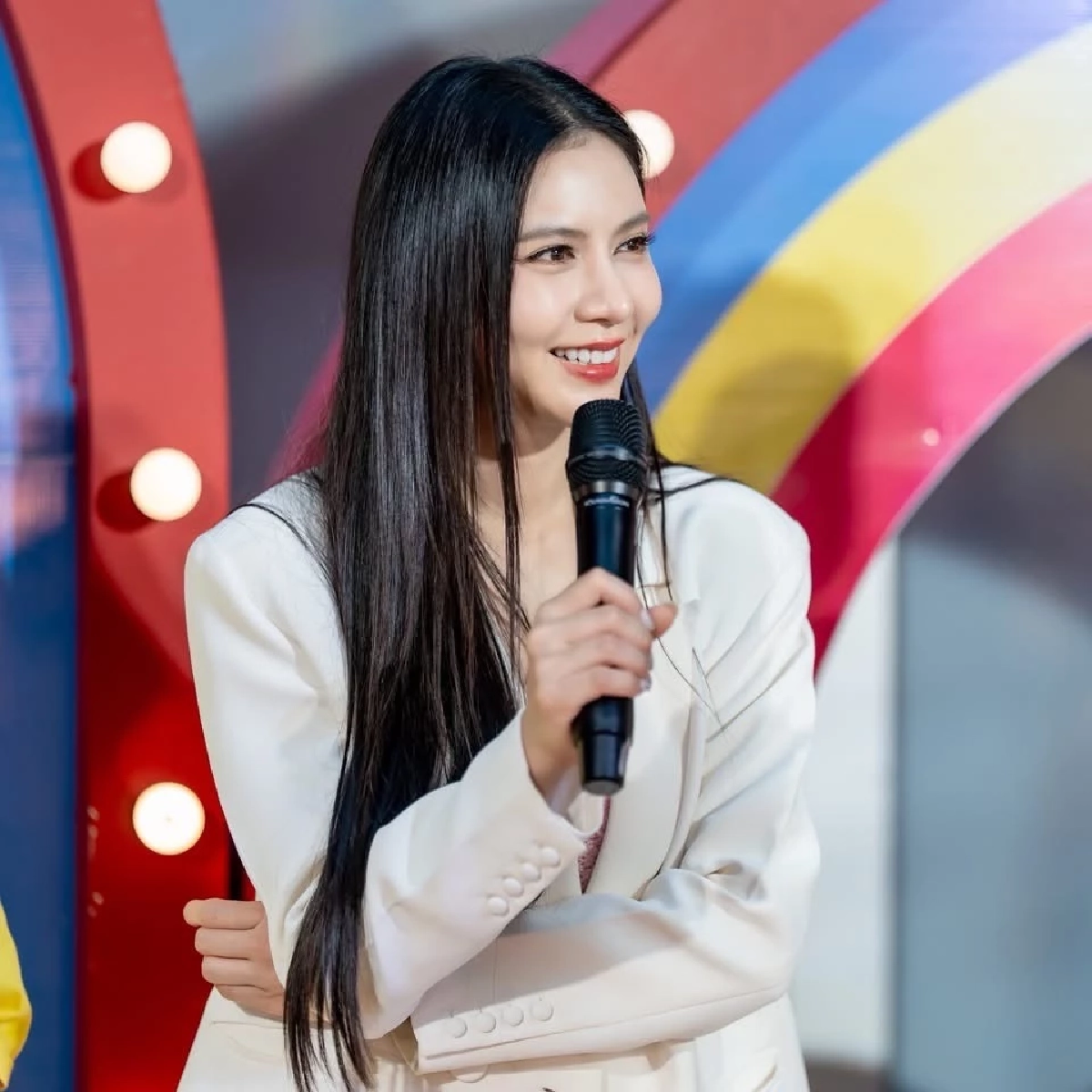 'กุ๊กกิ๊ก กชกร' ปลื้มกระแส 'แก้วหน้าม้า' แรงไม่หยุด! ลั่นอยากเล่นซีรีส์ยูริ