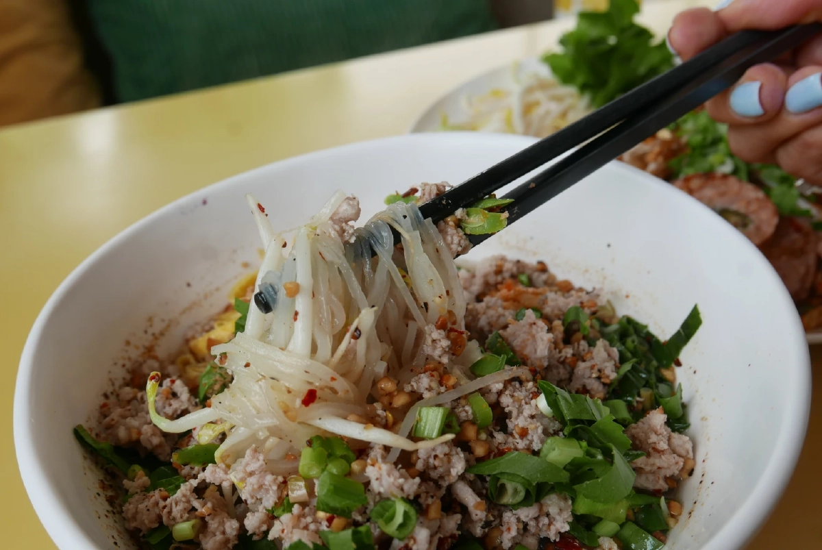 ชวนไปกิน “เตี๋ยวในสวน”  ก๋วยเตี๋ยวเมืองตาก สูตรลับบ้านจอมพลถนอม